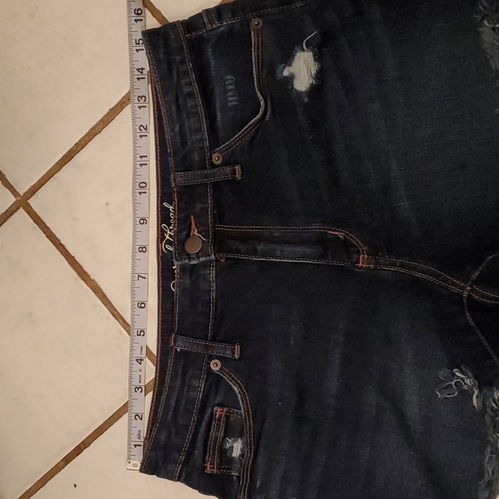 Universal Threads Shorts Size 6 Distressed Denim … - image 3